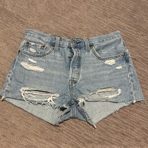 Levi’s 50q Distressed Light Denim Women Shorts